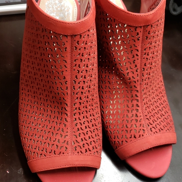 NWOT Vince Camuto Dastana Peep-toe Sandals - Picture 3 of 10